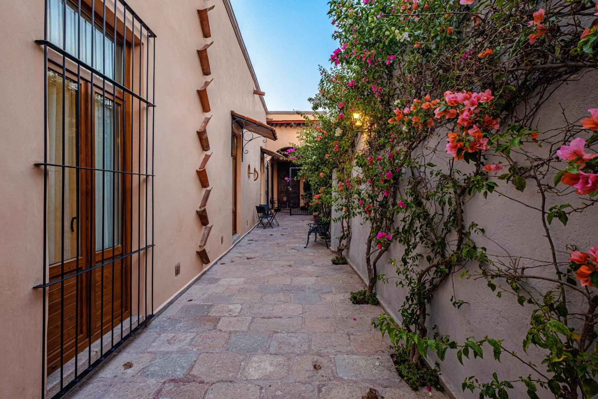Aparthotel Veinticinco20H Querétaro Zewnętrze zdjęcie